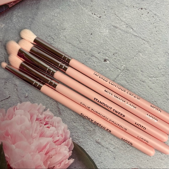 🌟 2 Day Sale🌟 MOTD Cosmetics, A Blush Blending Essential Eye Brush Set Of 5 - Picture 6 of 12